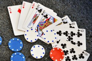 Quy luật poker yêu cầu gì? Thứ tự, lệnh cược và liên kết bài