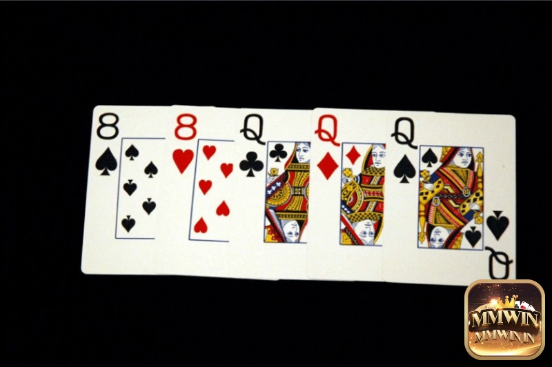 Bộ ba lá mang theo nhiều lợi thế là thứ tự bài trong poker ưu tiên