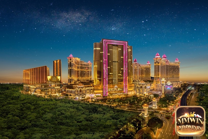 Galaxy Macau sở hữu bãi biển nhân tạo và hơn 600 bàn chơi cùng 1.500 máy đánh bạc, nổi bật với khu giải trí gia đình độc đáo