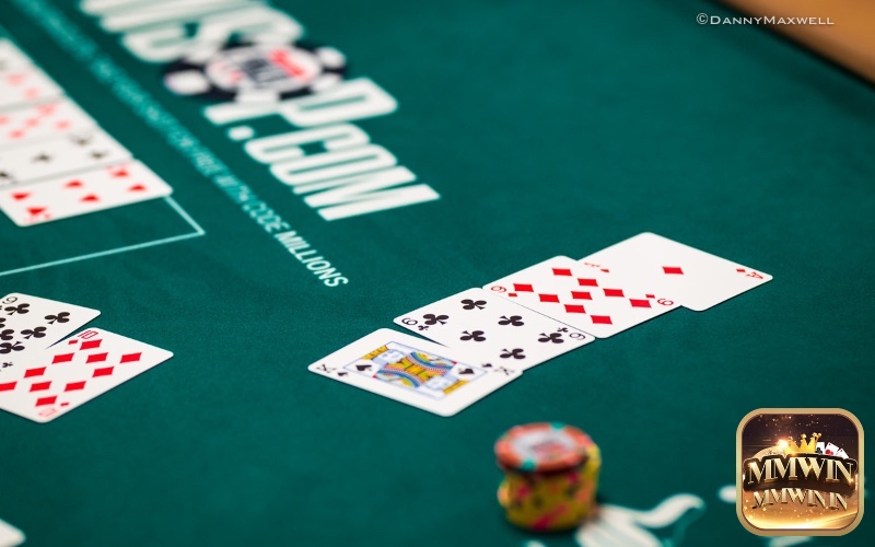 Pot-Limit Hold'em, nơi mức cược tối đa phụ thuộc vào tổng số chip trong pot