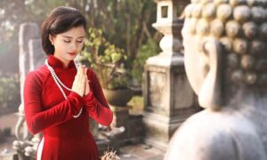 Giải mã giấc mơ đi chùa báo điềm gì? Con số đề nào?