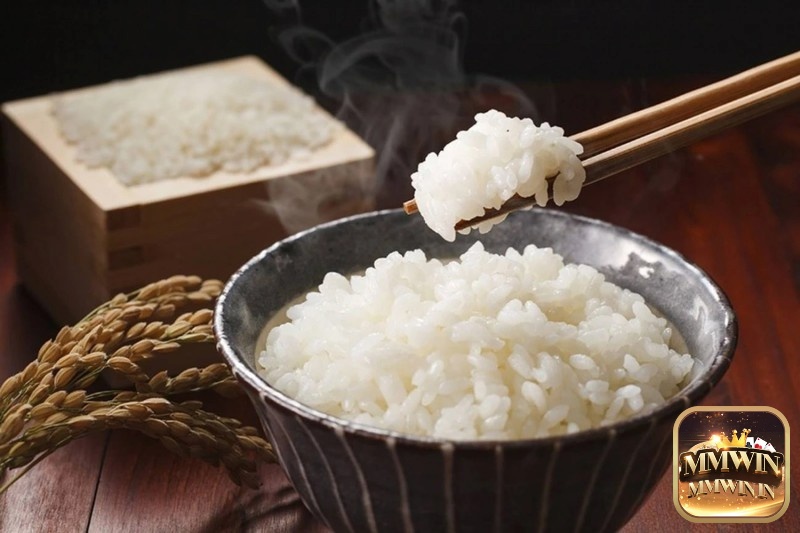 Chiêm bao thấy ăn cơm trắng ám chỉ sự hạnh phúc 