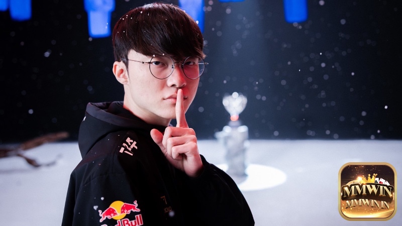 Faker – biểu tượng vĩ đại của Liên Minh Huyền Thoại với 4 chức vô địch thế giới và hơn một thập kỷ thi đấu đỉnh cao.