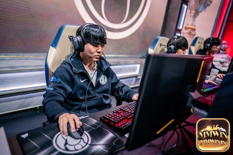 Rookie – người dẫn dắt IG đến chức vô địch thế giới với lối chơi mid lane kiểm soát và kỹ năng vượt trội.