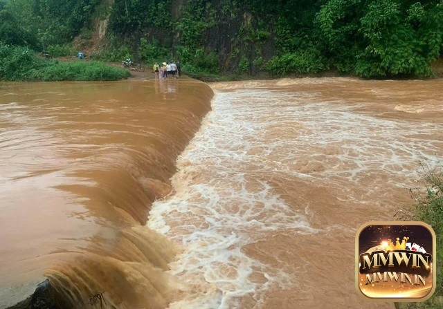 Mơ thấy nước chảy xiết thể hiện cho những biến động mạnh mẽ trong cuộc sống của bạn