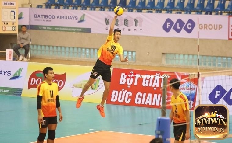 Thể hình cao lớn tạo lợi thế rõ rệt trong những tình huống tranh chấp trên lưới chovận động viên bóng chuyền nam cao nhất việt nam