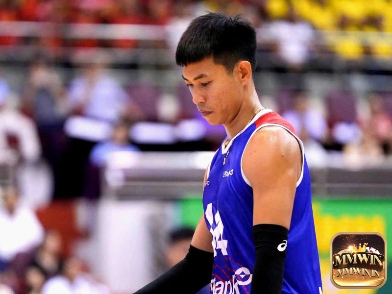 Trần Anh Tú sở hữu chiều cao tốt và khả năng tạo áp lực từ khu vực tấn công biên